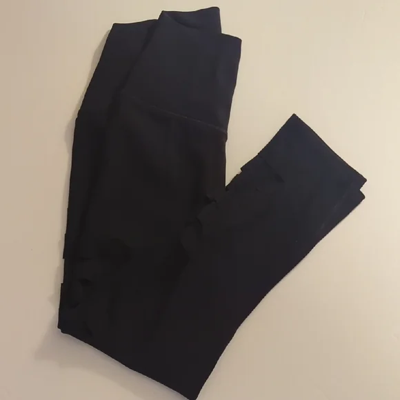 ALO Yoga Black Leggings With Side Cutout/Slashed Look - Picture 4 of 11